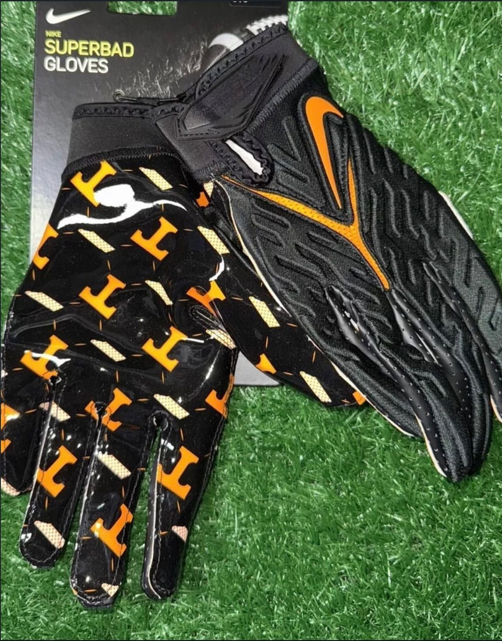 Nike Tennessee Black Vapor SuperBad 6.0 Football Gloves