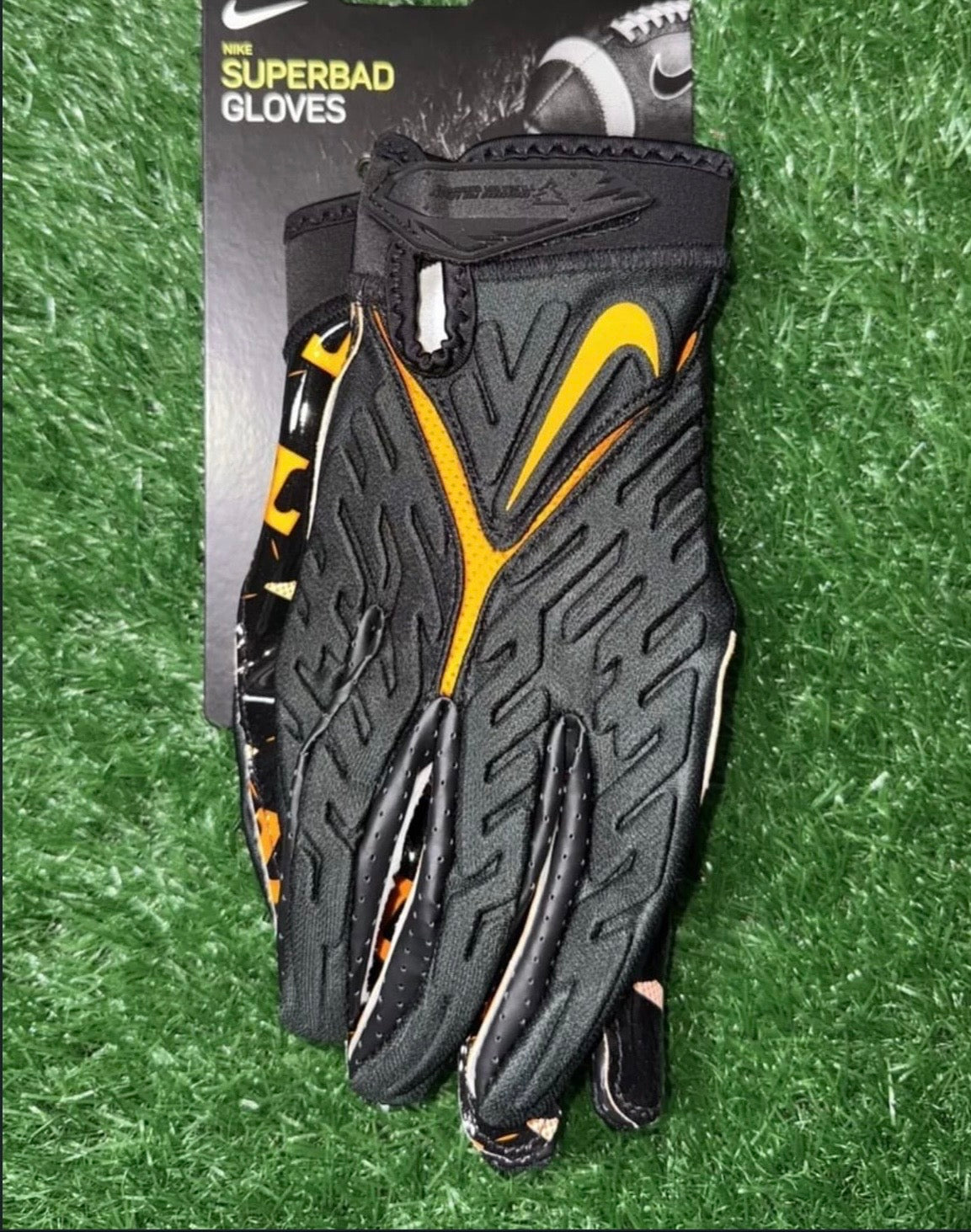 Nike Tennessee Black Vapor SuperBad 6.0 Football Gloves